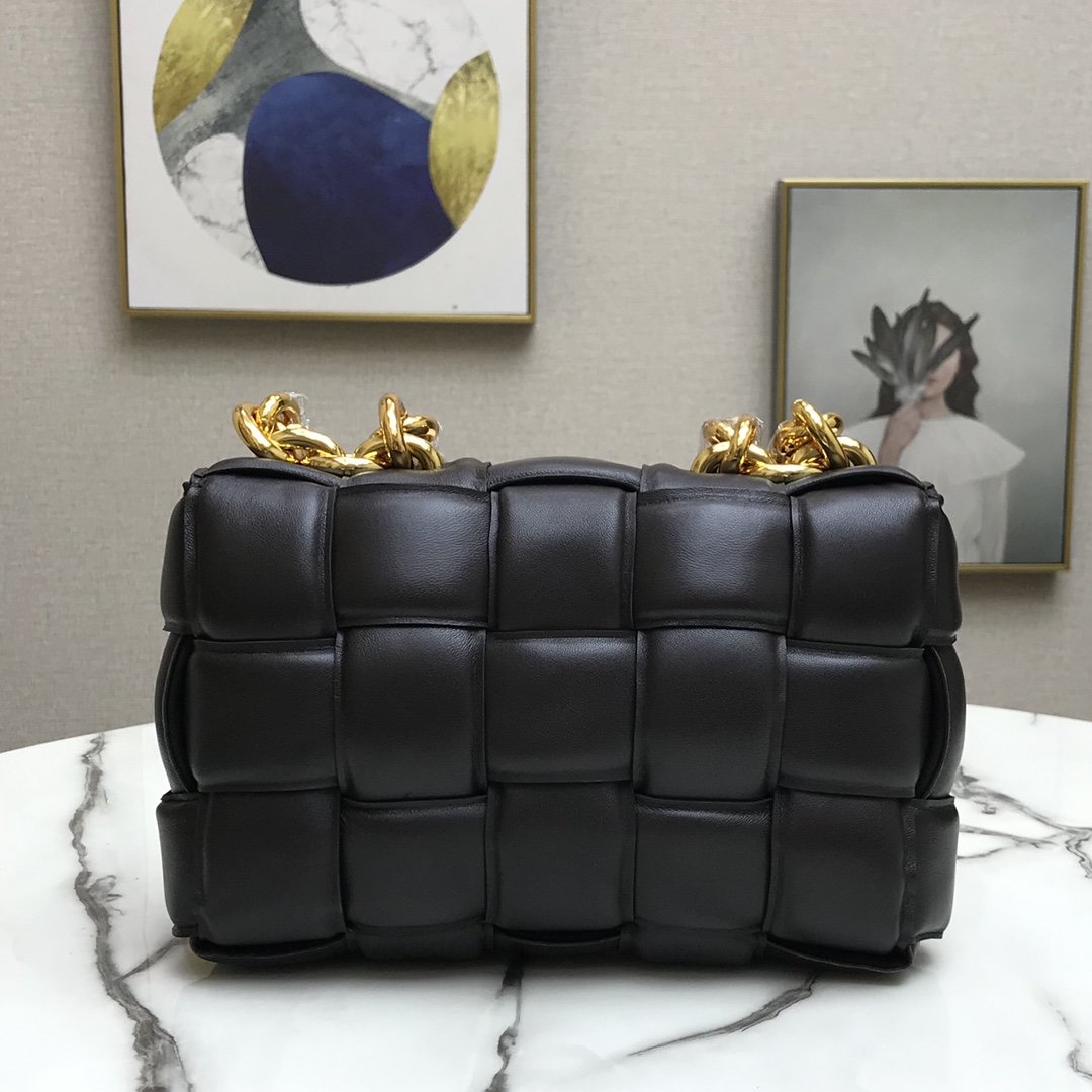 b0tte*a Ven*ta padded cassette bag-26*18*8cm