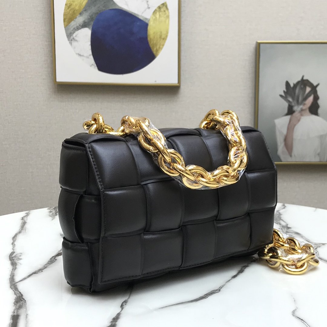b0tte*a Ven*ta padded cassette bag-26*18*8cm