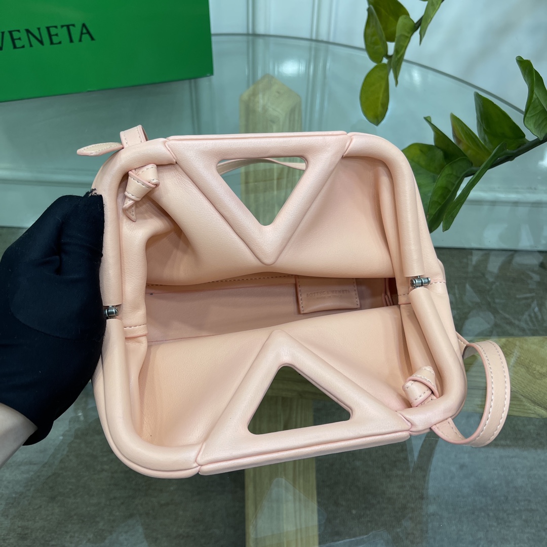 b0tte*a Ven*ta the triangle bag-24*16*8cm