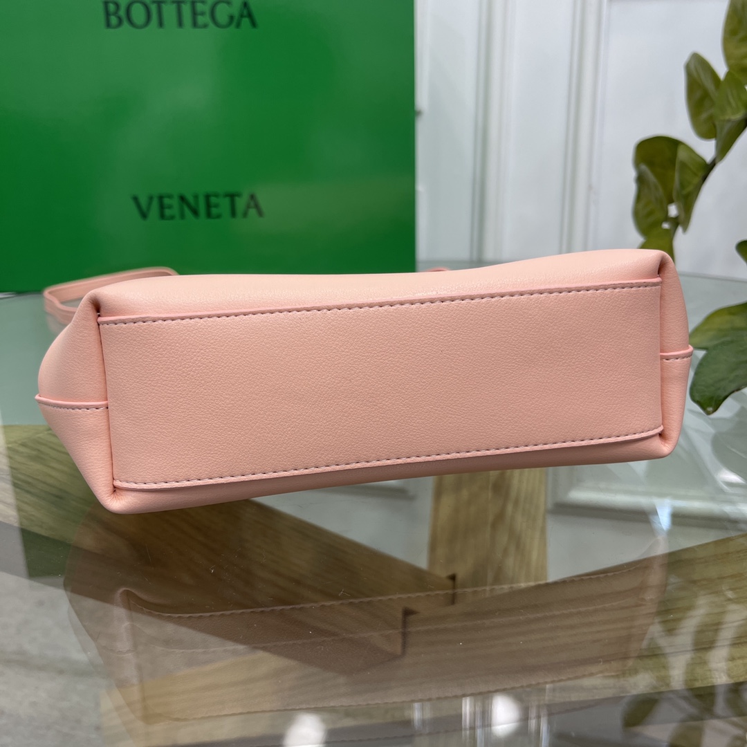 b0tte*a Ven*ta the triangle bag-24*16*8cm