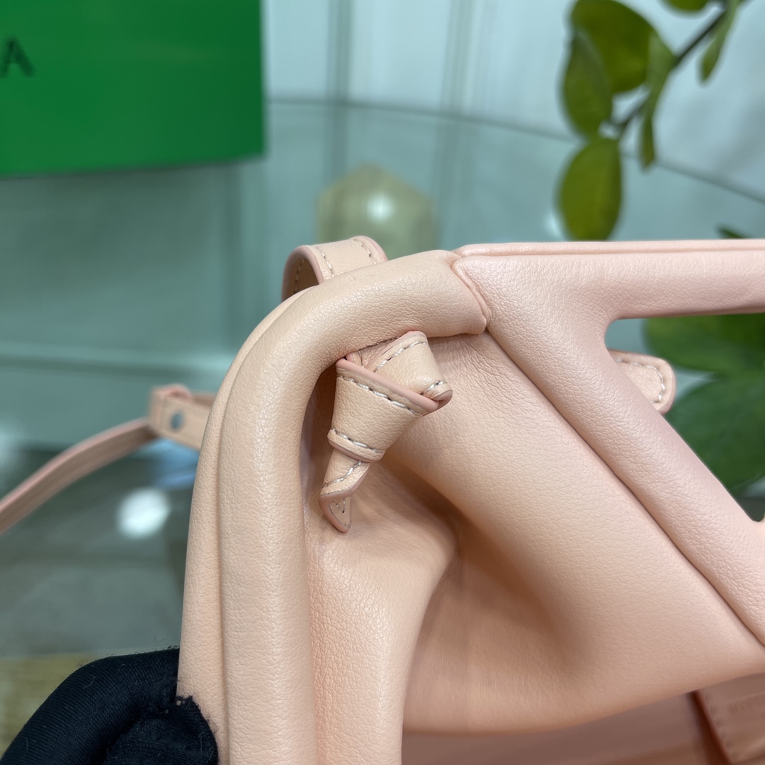 b0tte*a Ven*ta the triangle bag-24*16*8cm
