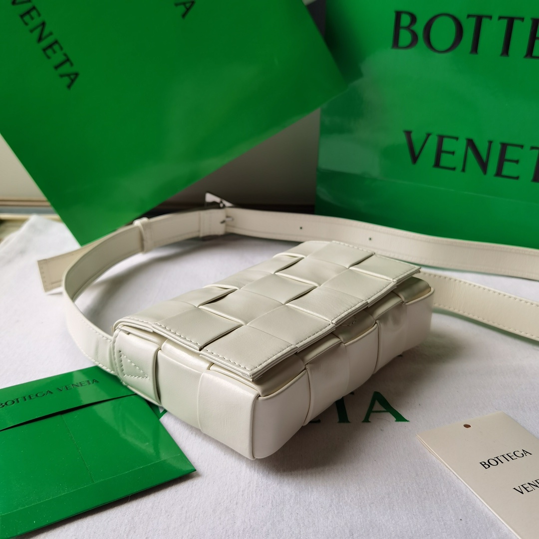 b0tte*a Ven*ta cassette bag-17.5x10.5x3.5cm