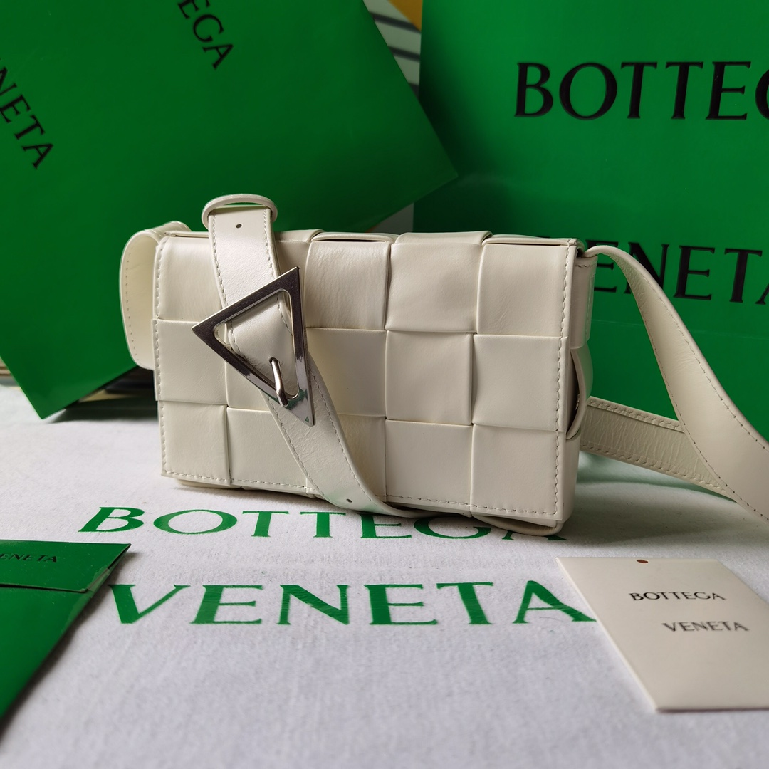 b0tte*a Ven*ta cassette bag-17.5x10.5x3.5cm