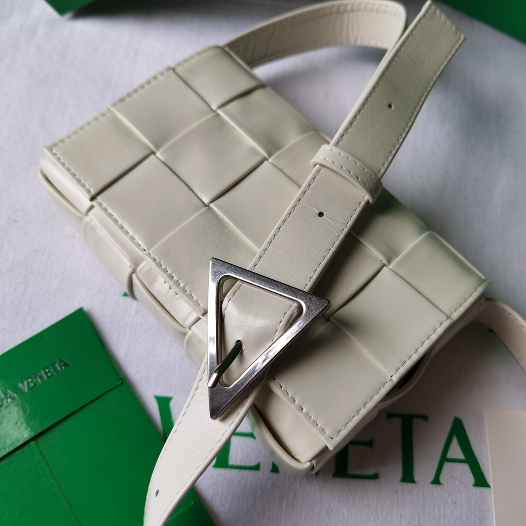 b0tte*a Ven*ta cassette bag-17.5x10.5x3.5cm