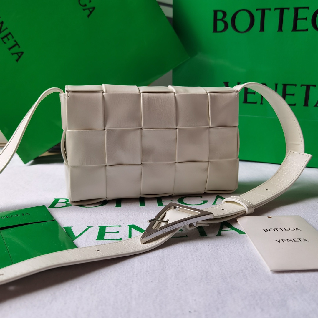 b0tte*a Ven*ta cassette bag-17.5x10.5x3.5cm