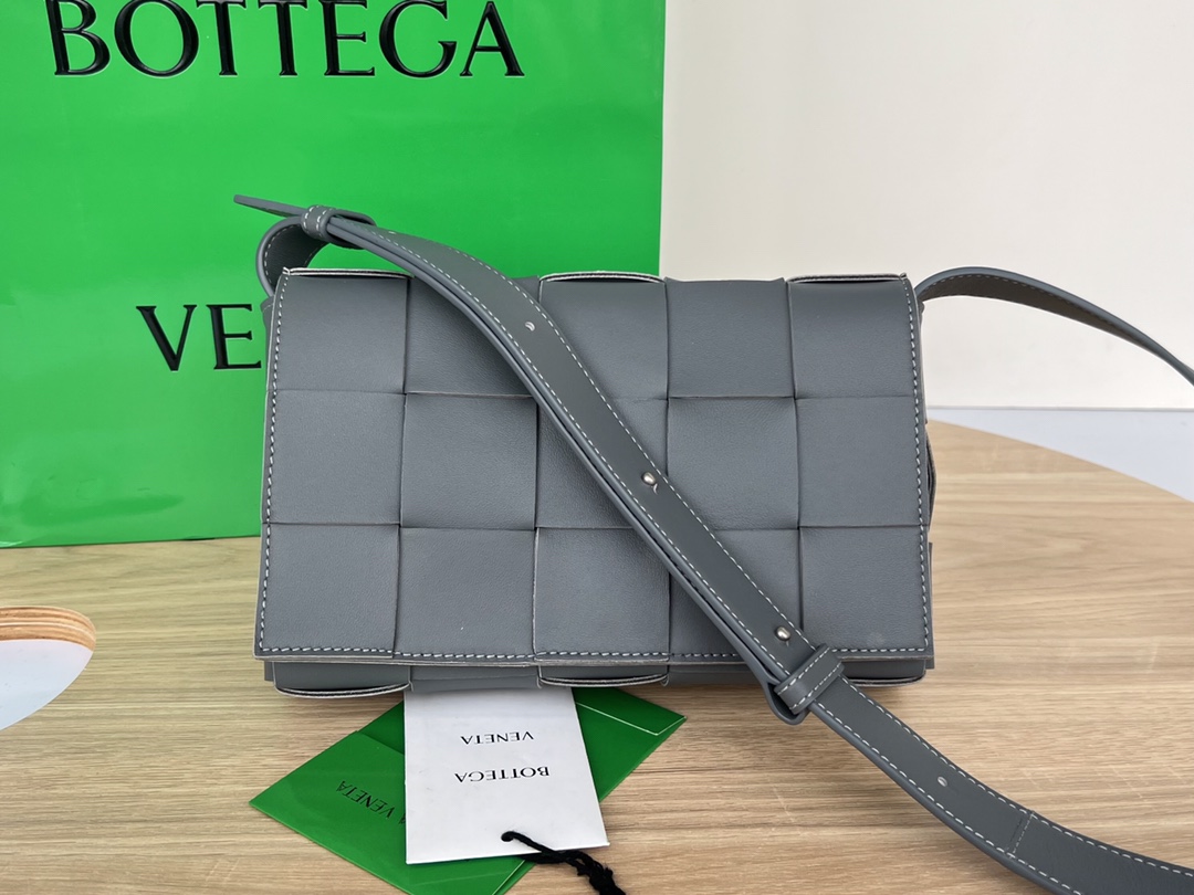 b0tte*a Ven*ta cassette bag-23x15x6cm