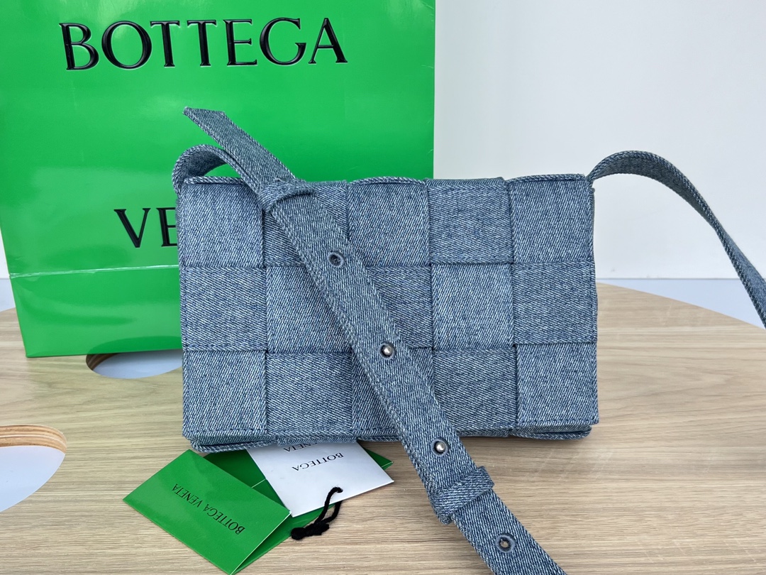 b0tte*a Ven*ta cassette bag-23x15x5.5cm