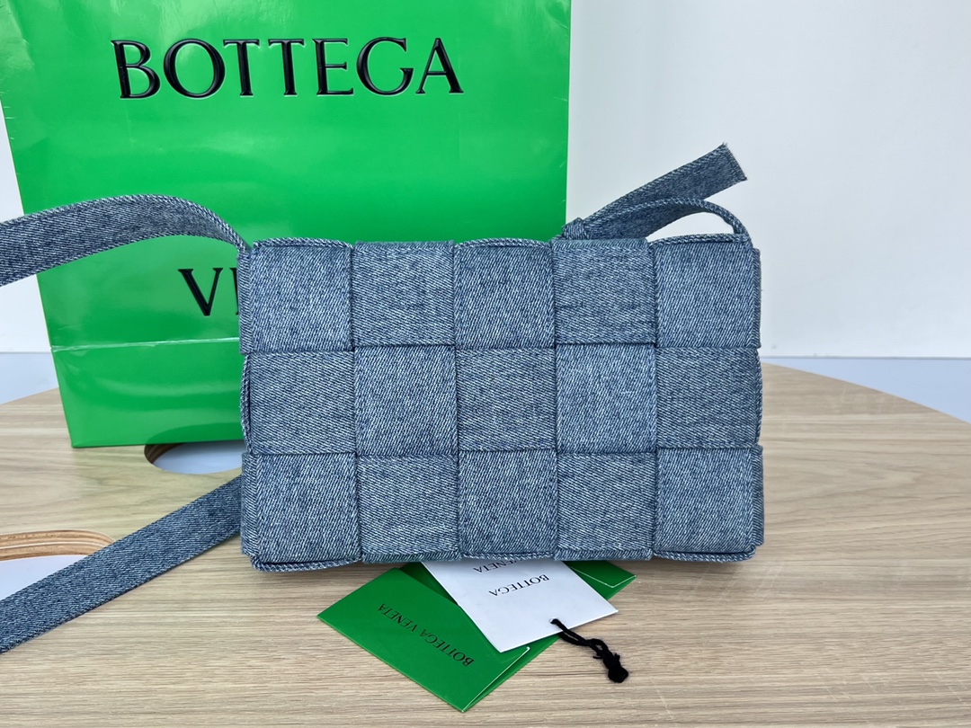 b0tte*a Ven*ta cassette bag-23x15x5.5cm