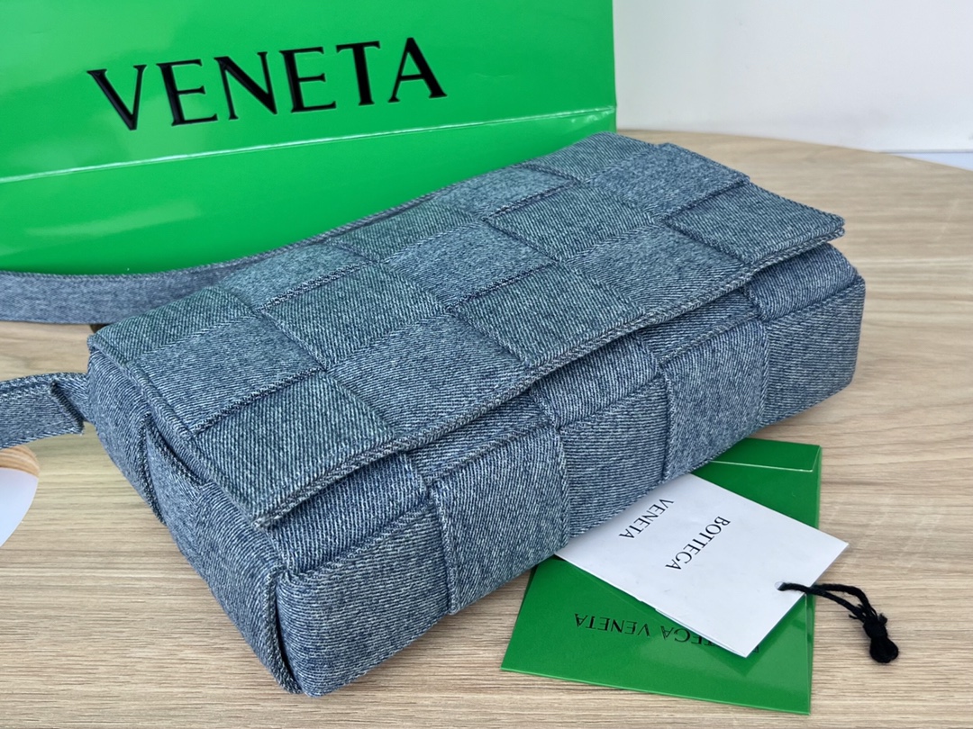 b0tte*a Ven*ta cassette bag-23x15x5.5cm