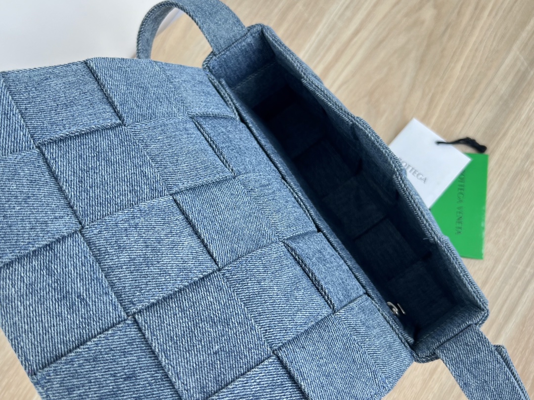 b0tte*a Ven*ta cassette bag-23x15x5.5cm