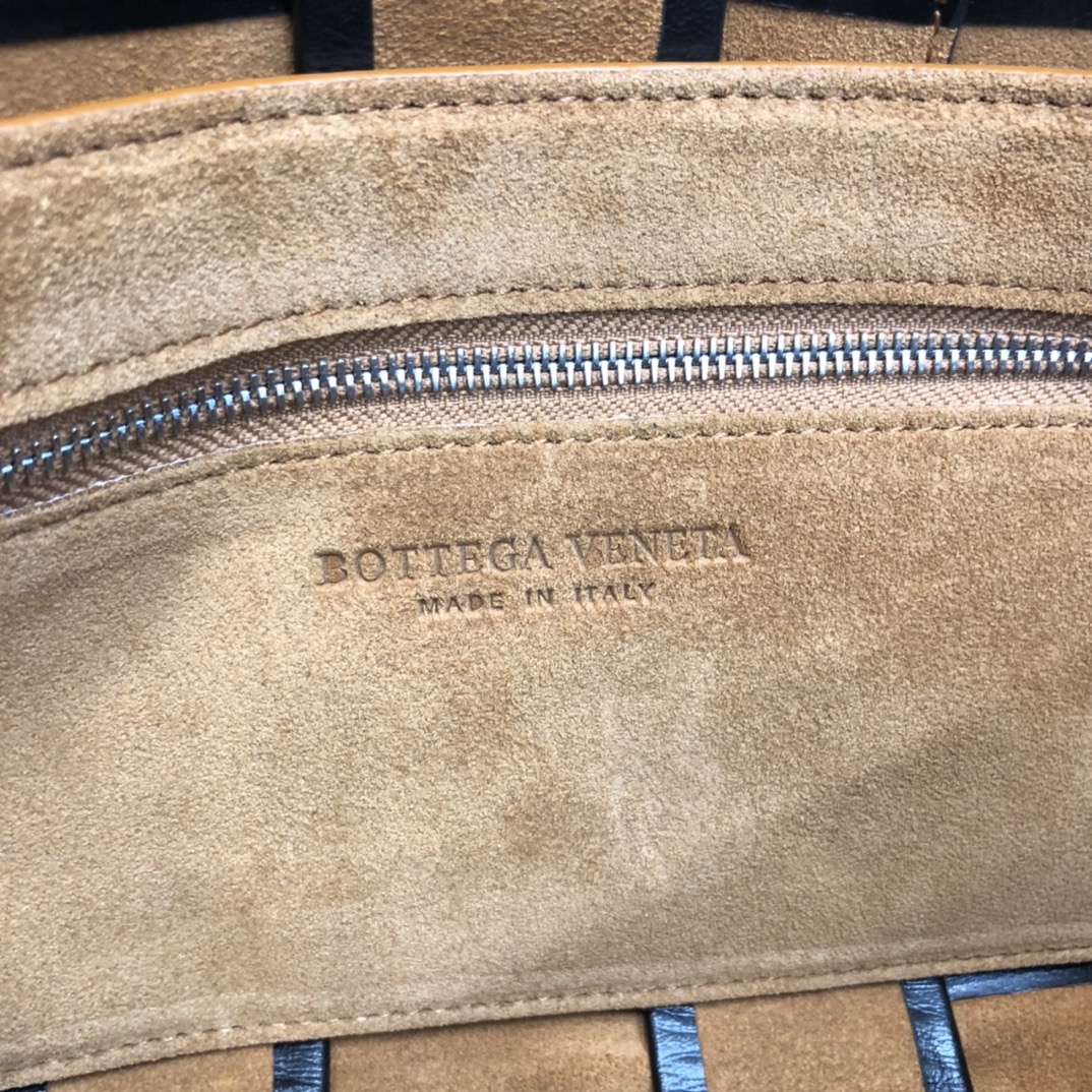 b0tte*a Ven*ta belt cassette bag-14*28*4cm