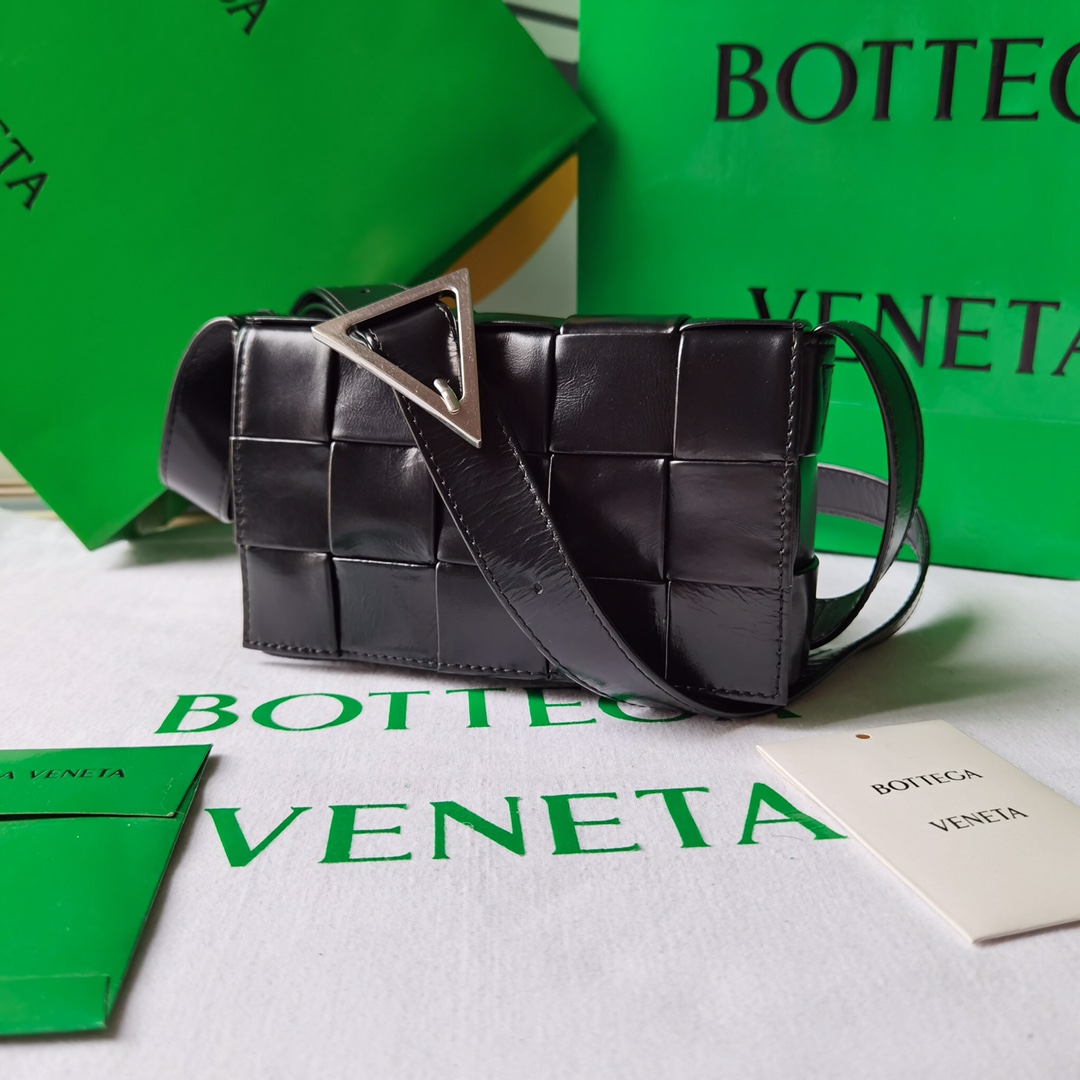 b0tte*a Ven*ta cassette bag-17.5x10.5x3.5cm