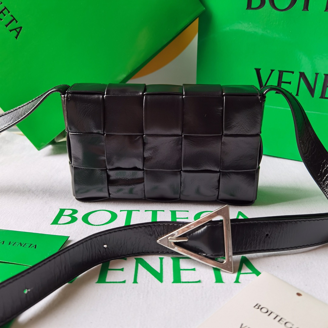 b0tte*a Ven*ta cassette bag-17.5x10.5x3.5cm