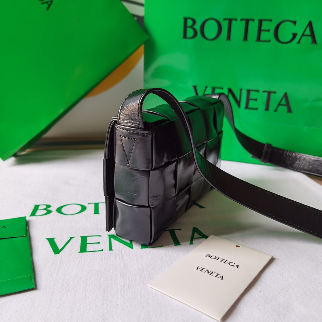 b0tte*a Ven*ta cassette bag-17.5x10.5x3.5cm