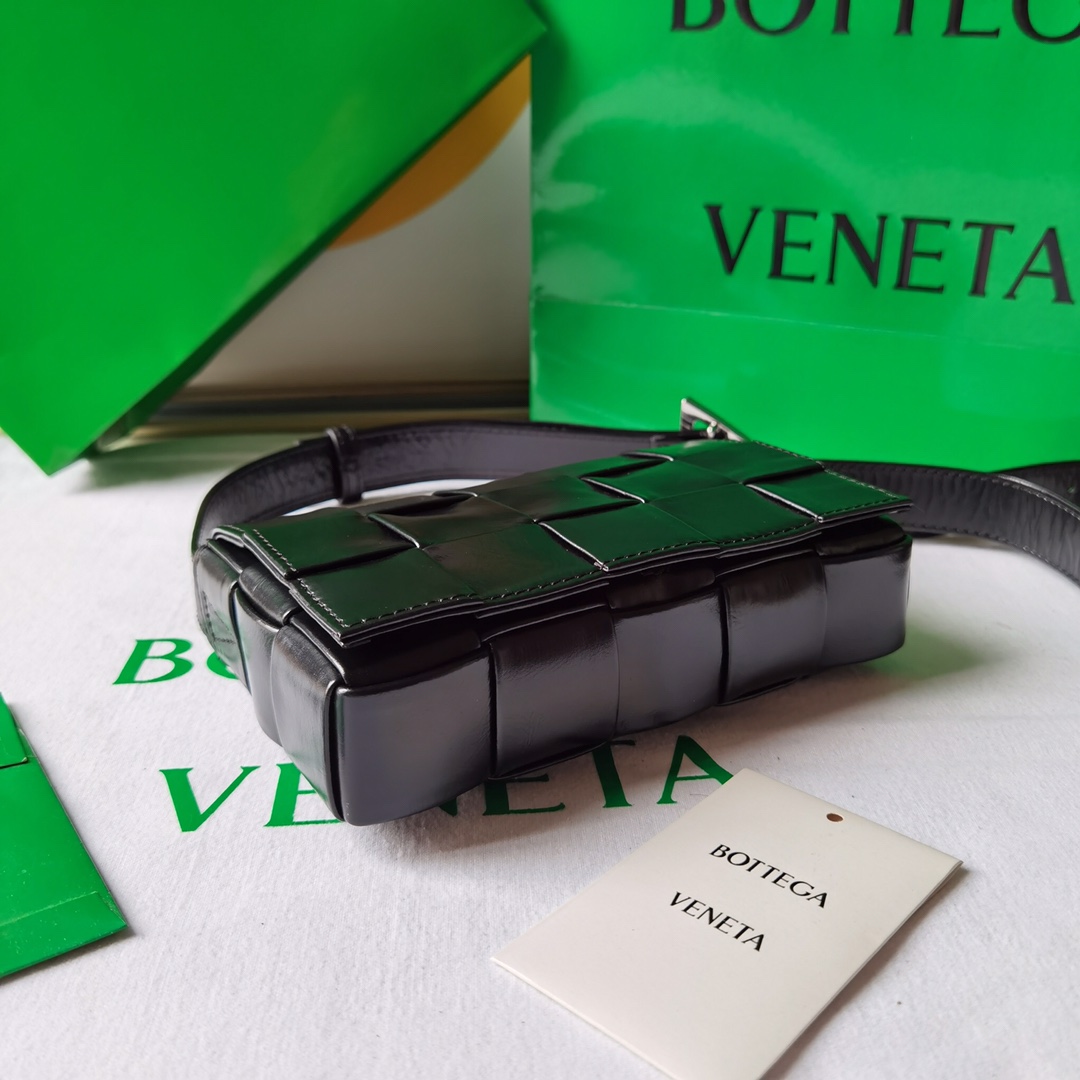 b0tte*a Ven*ta cassette bag-17.5x10.5x3.5cm