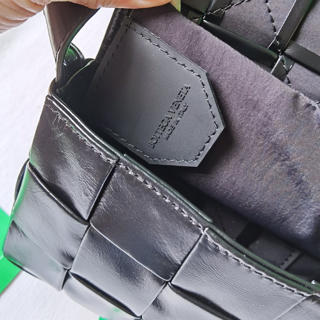 b0tte*a Ven*ta cassette bag-17.5x10.5x3.5cm