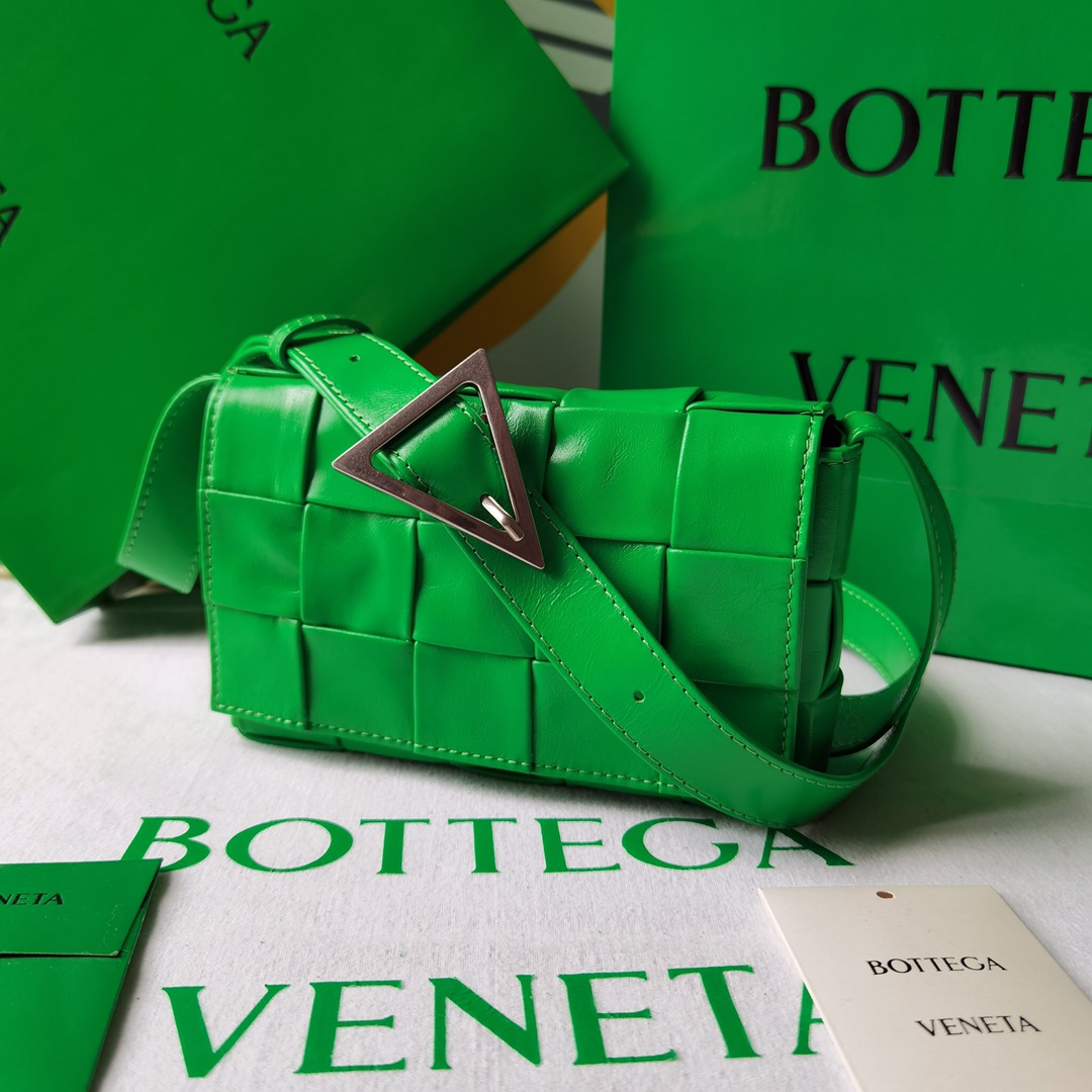 b0tte*a Ven*ta cassette bag-17.5x10.5x3.5cm