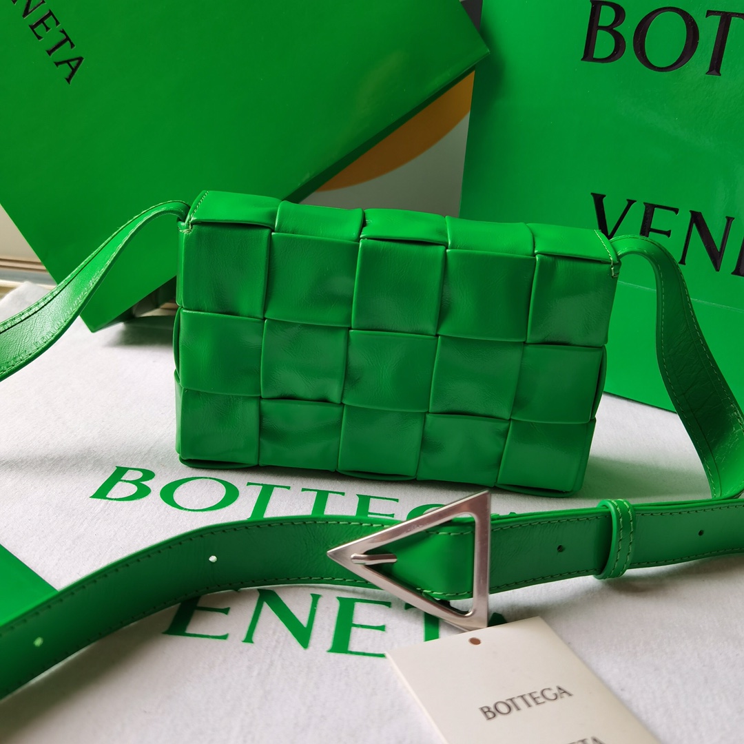 b0tte*a Ven*ta cassette bag-17.5x10.5x3.5cm