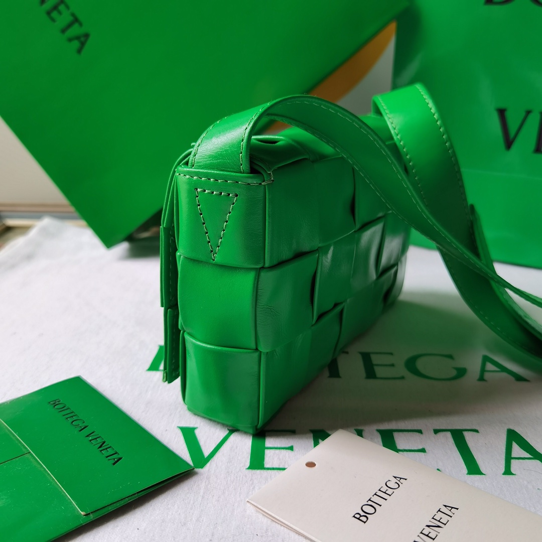 b0tte*a Ven*ta cassette bag-17.5x10.5x3.5cm