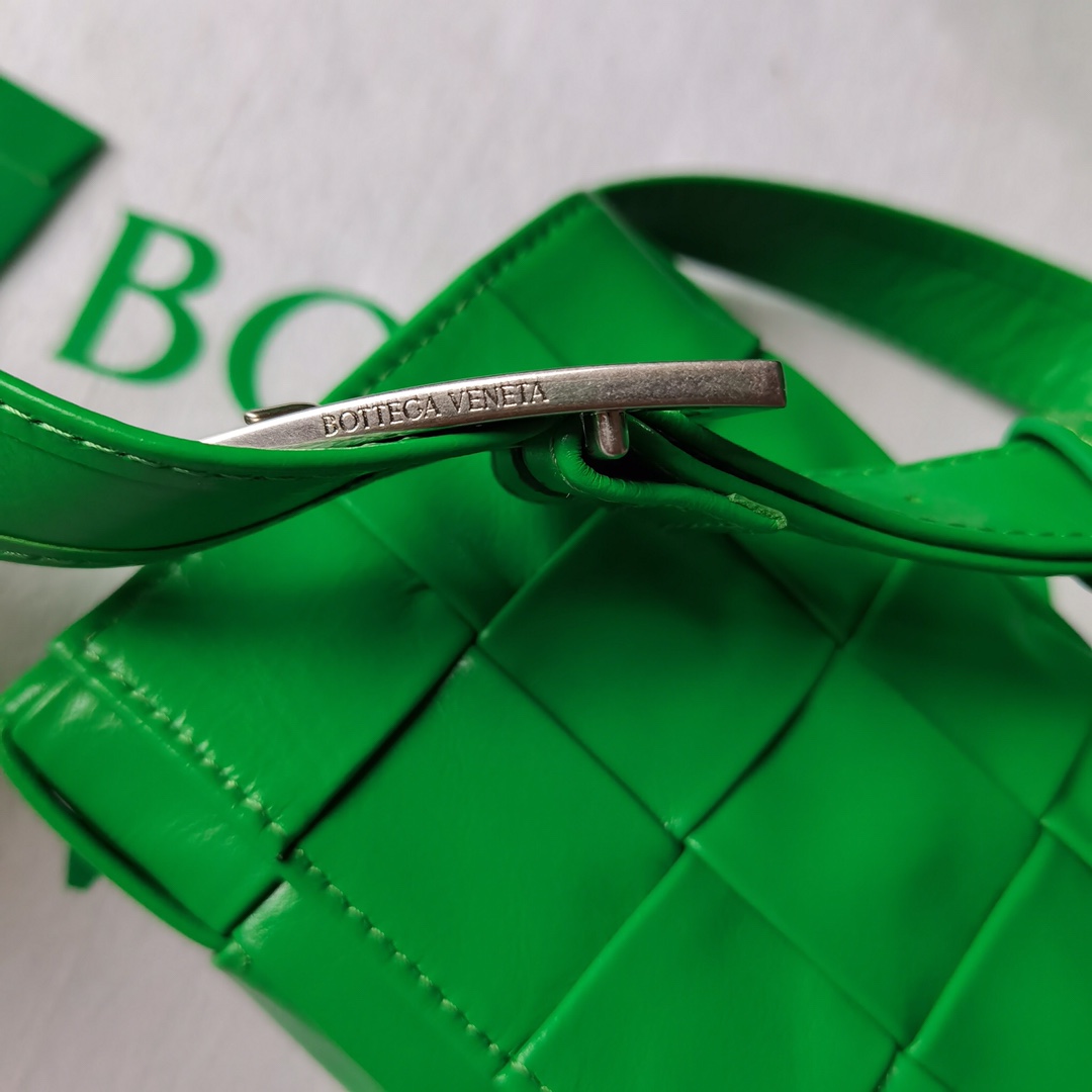 b0tte*a Ven*ta cassette bag-17.5x10.5x3.5cm