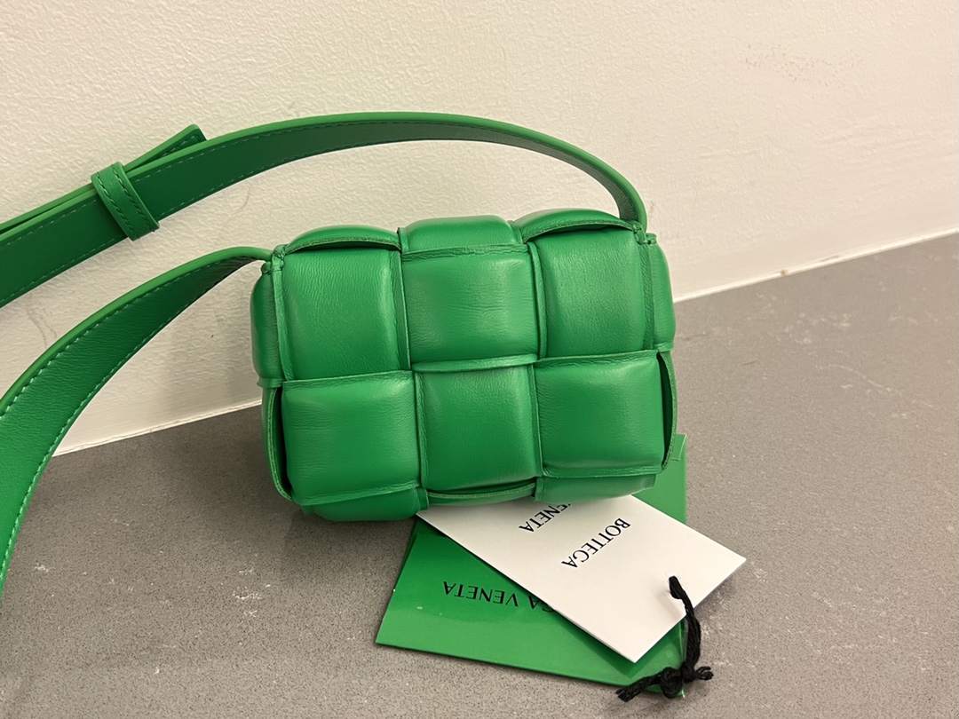 b0tte*a Ven*ta padded cassette bag-12*8*4cm