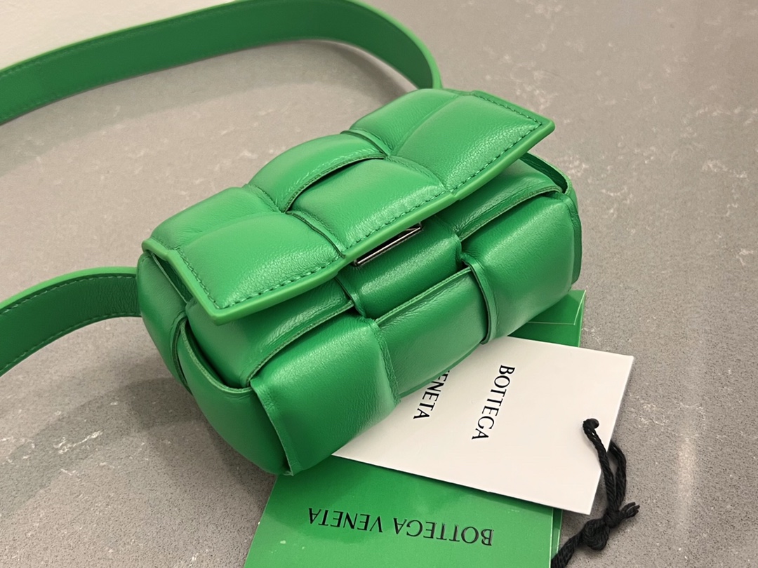 b0tte*a Ven*ta padded cassette bag-12*8*4cm