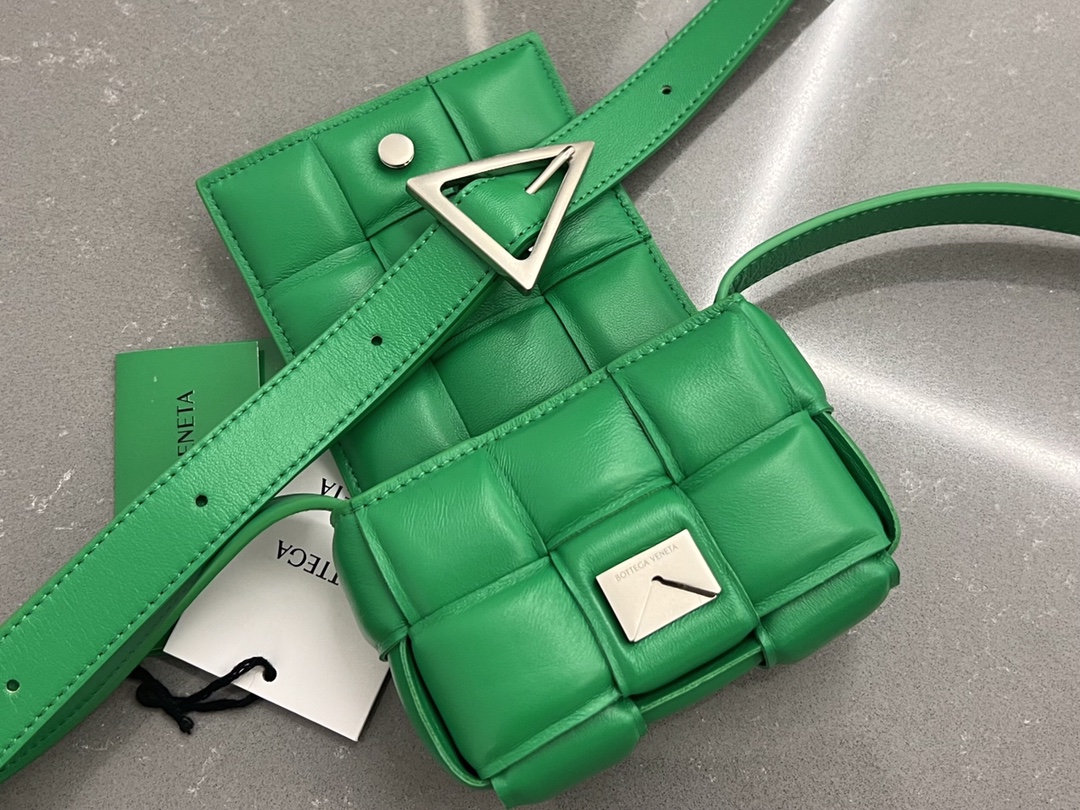 b0tte*a Ven*ta padded cassette bag-12*8*4cm