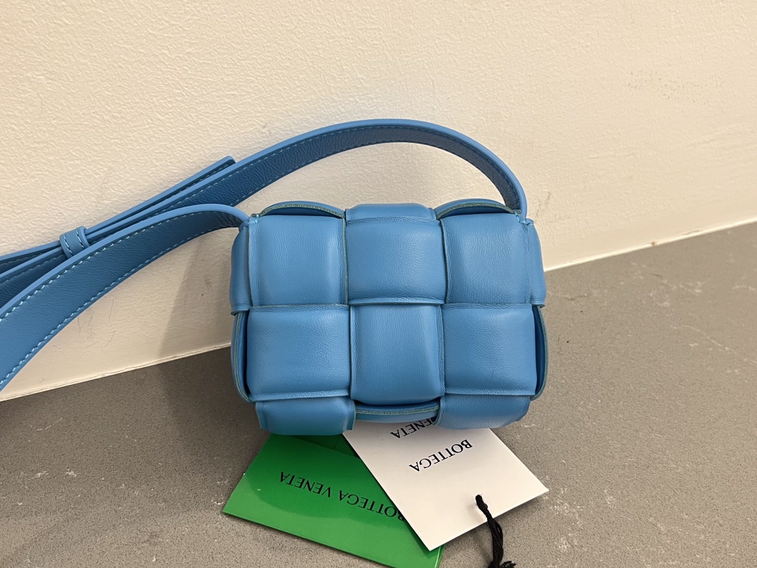 b0tte*a Ven*ta padded cassette bag-12*8*4cm