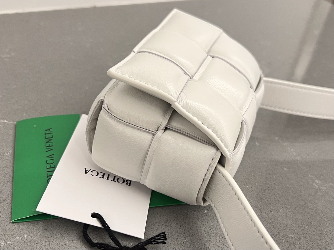 b0tte*a Ven*ta padded cassette bag-12*8*4cm