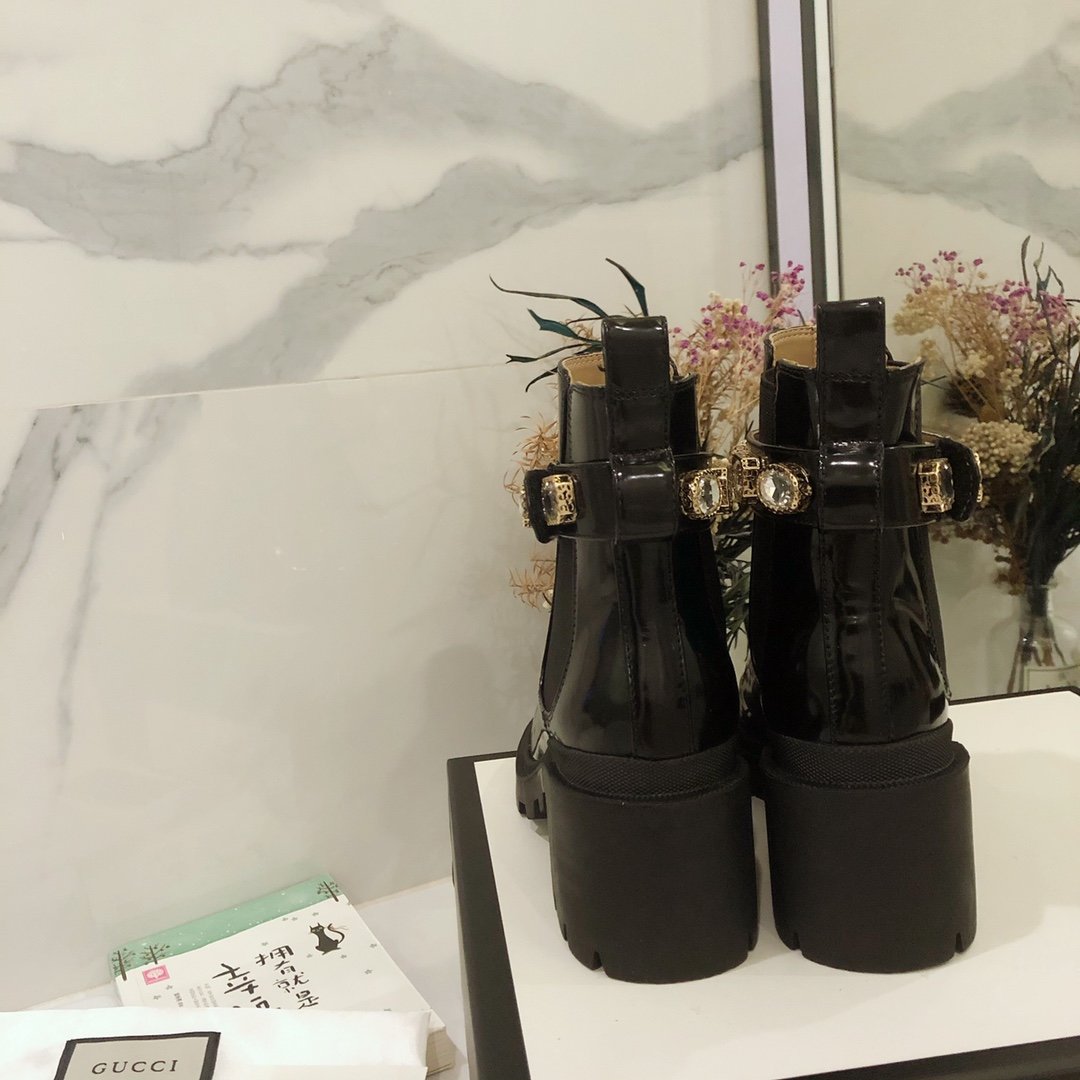 G*u*i boots