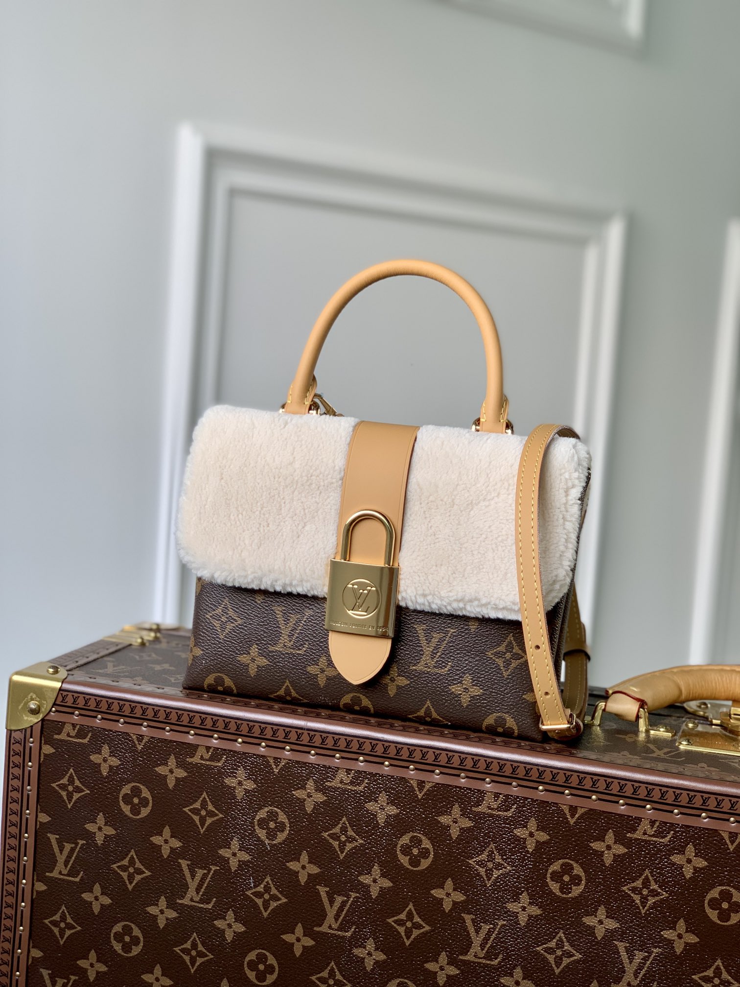 l0*is V*t0n locky bb bag -21* 17.0*8cm