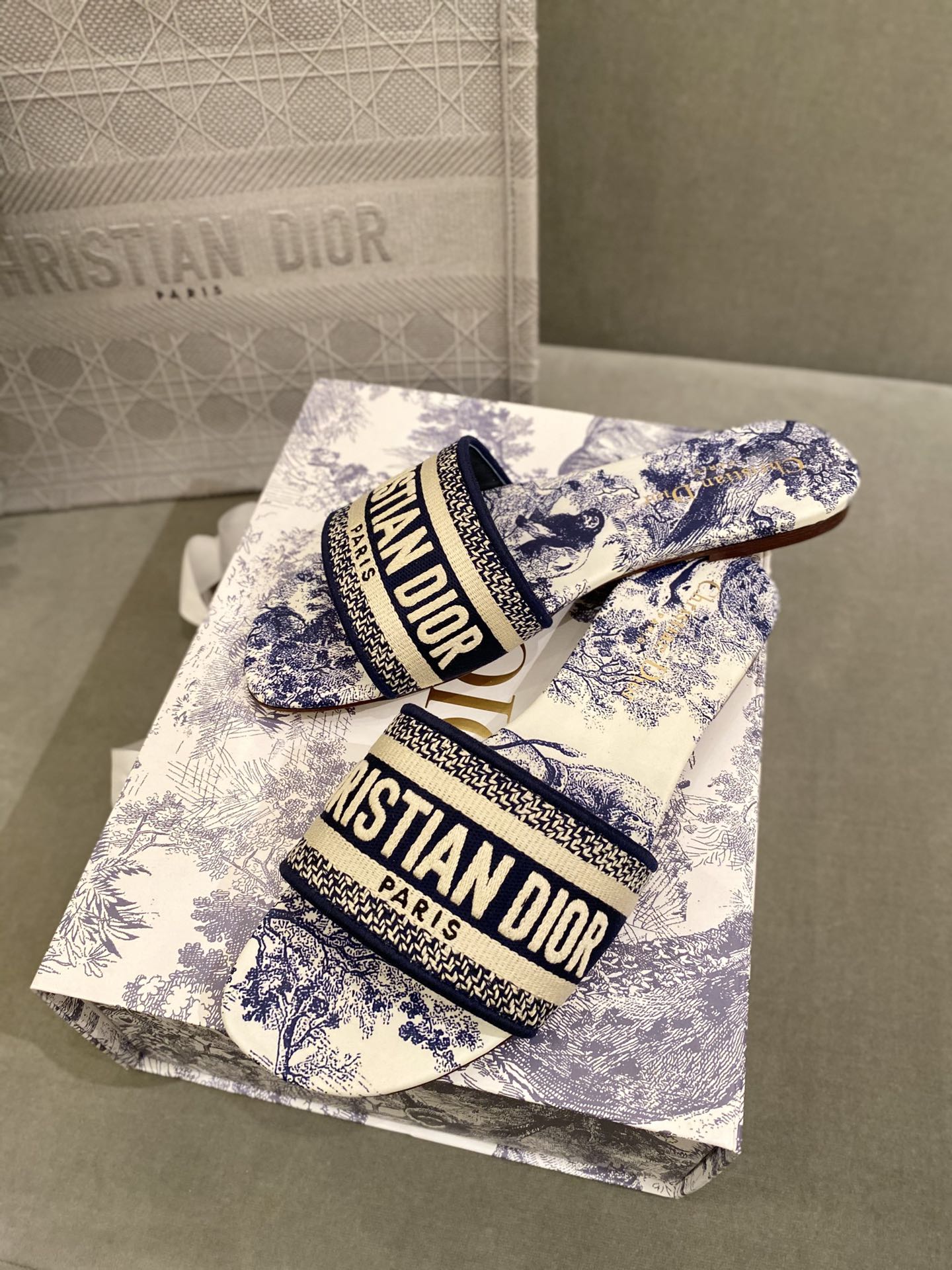 D*or slippers