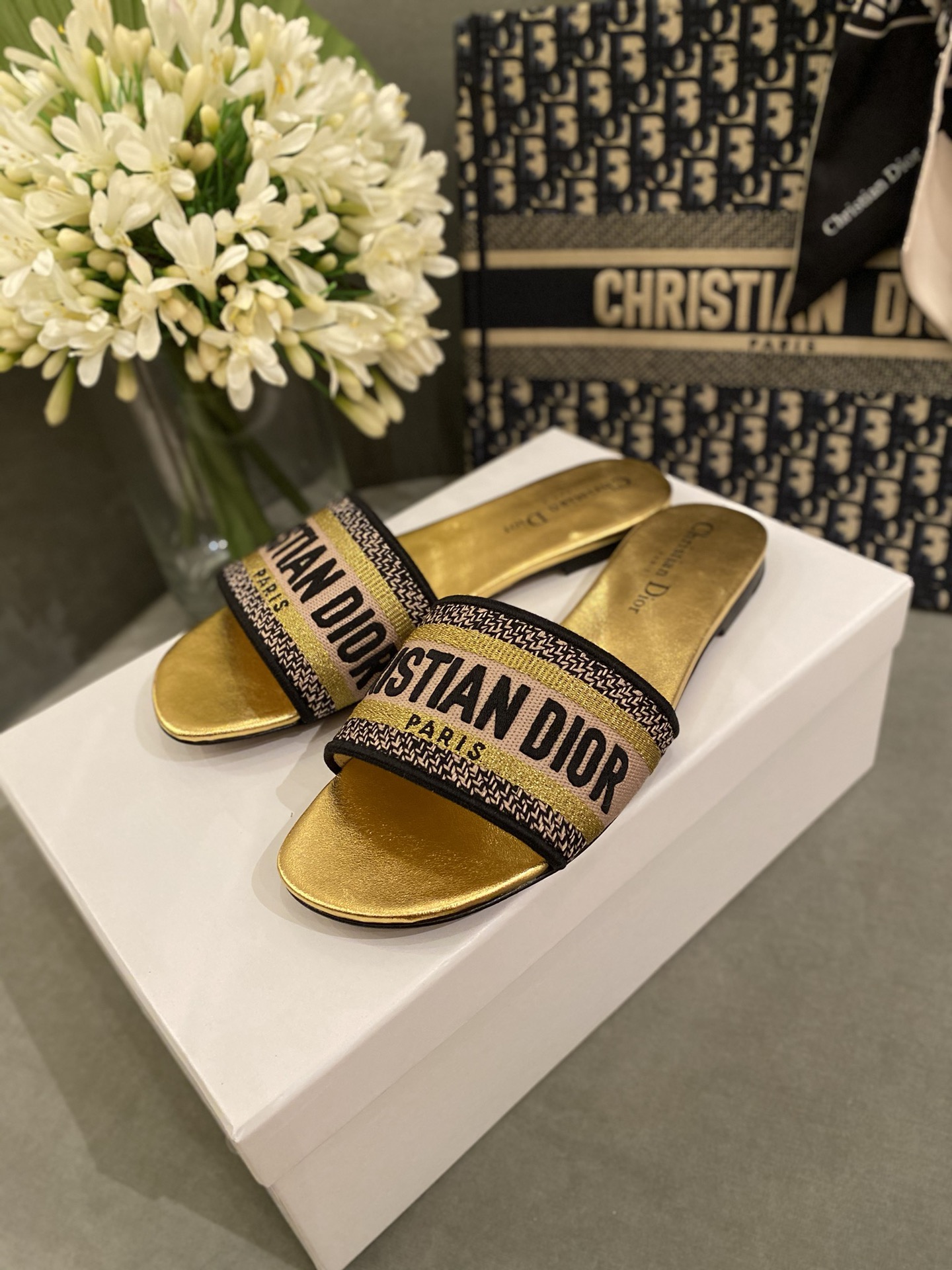 D*or slippers