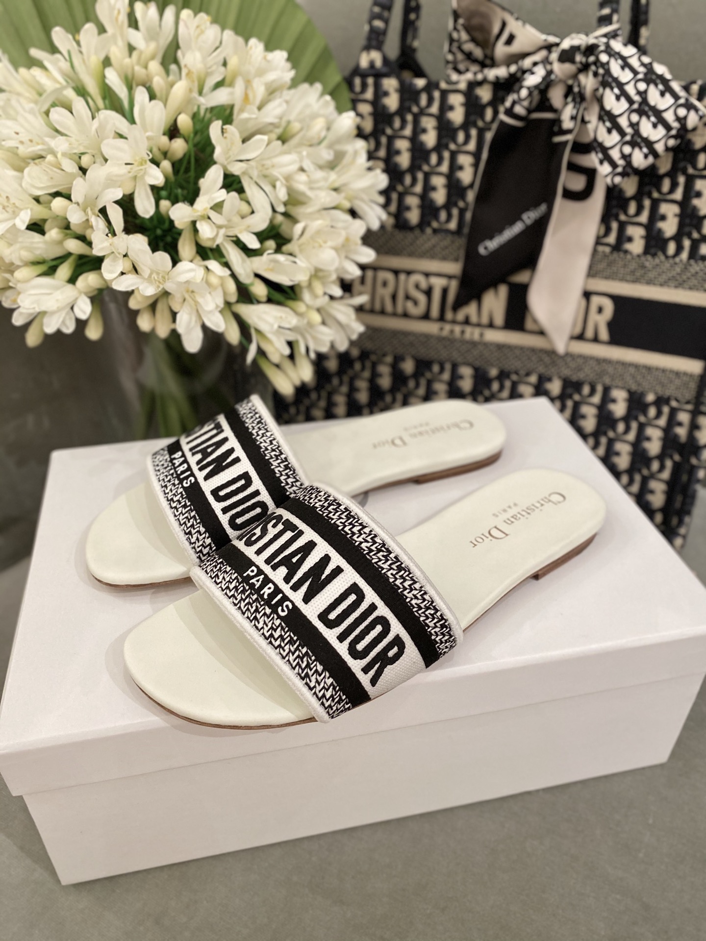 D*or slippers