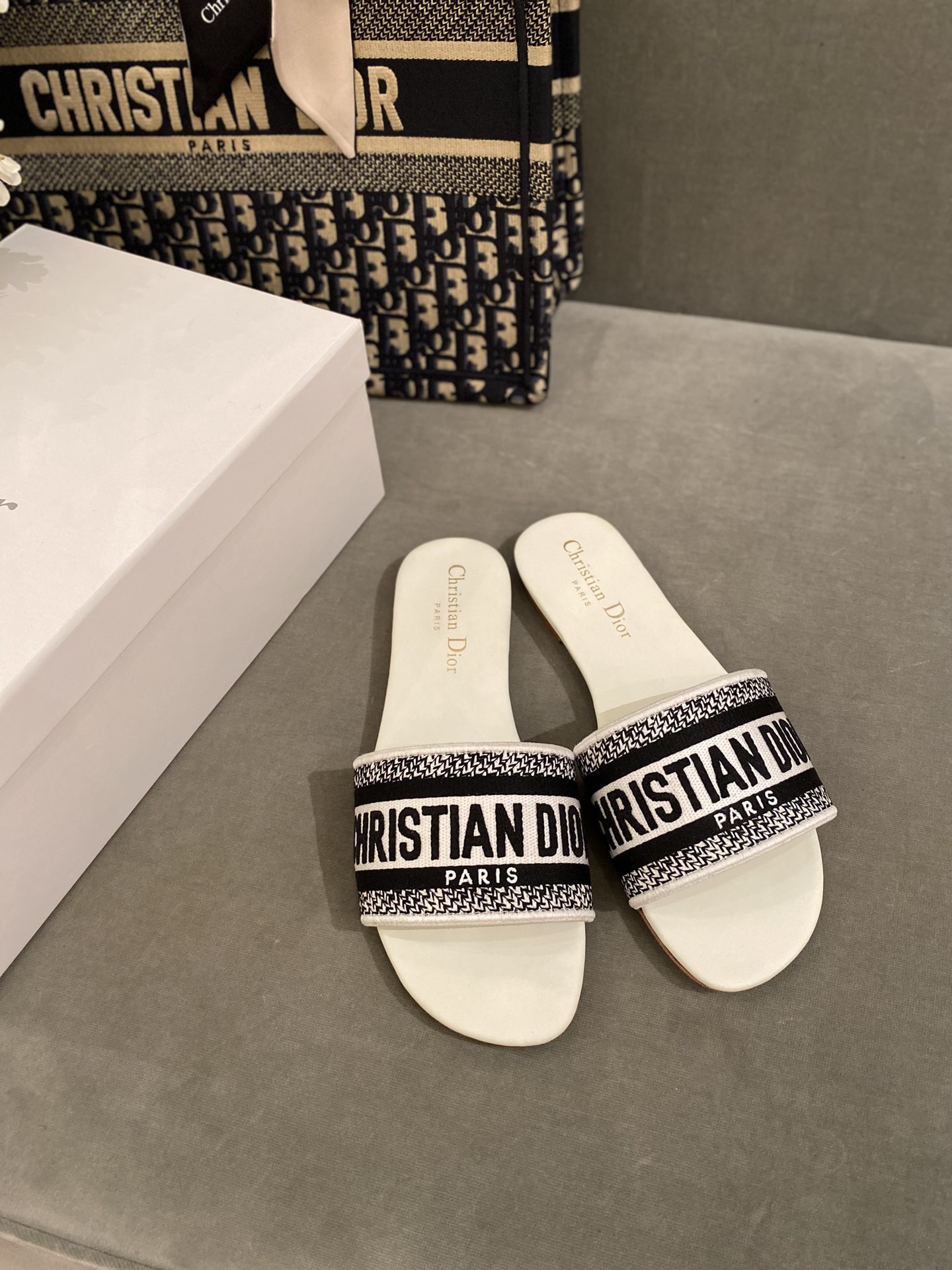 D*or slippers