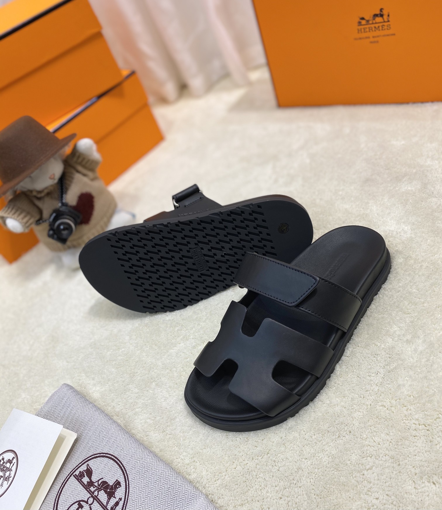 H**mes sandals
