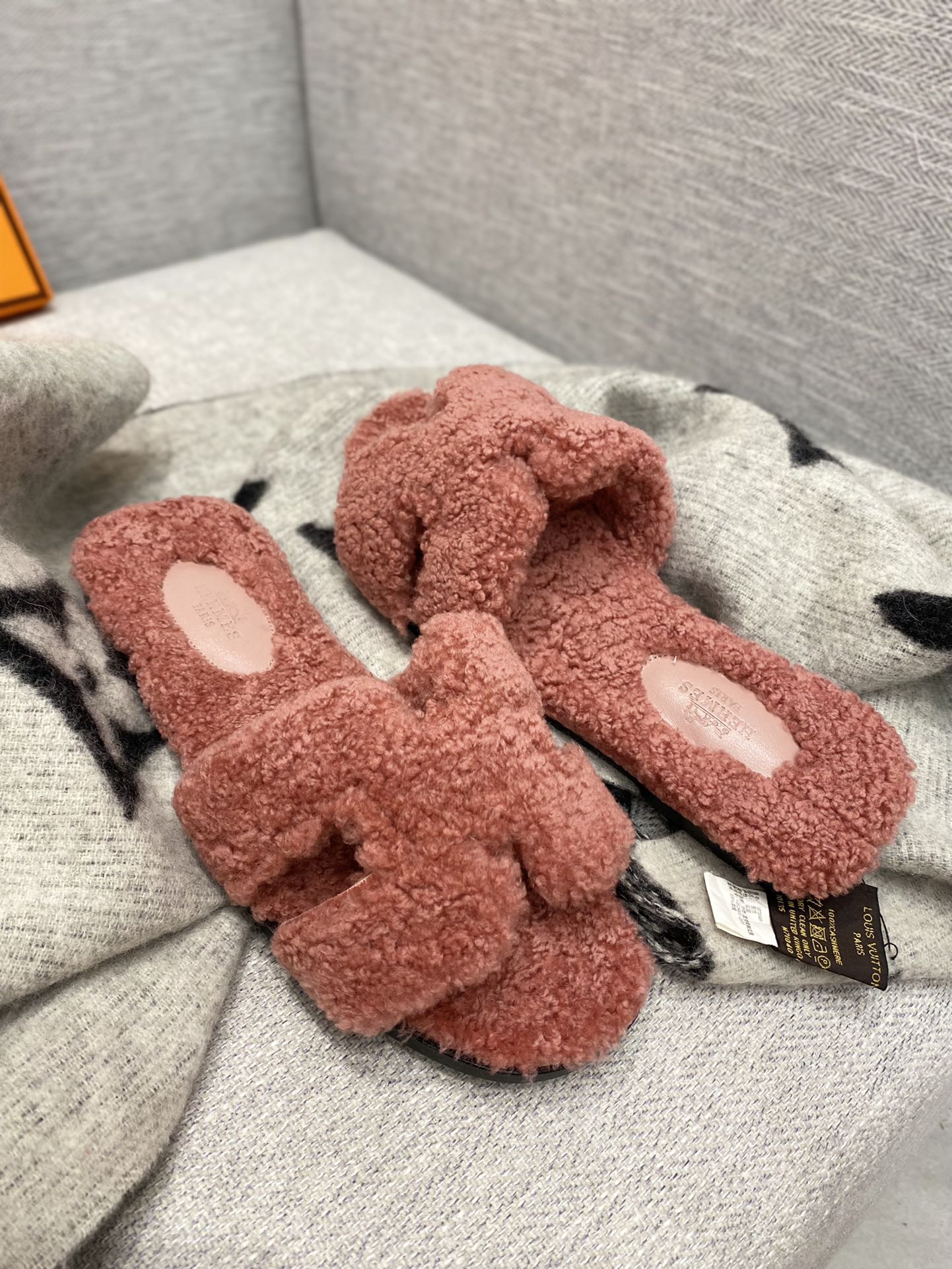 H**mes sandals