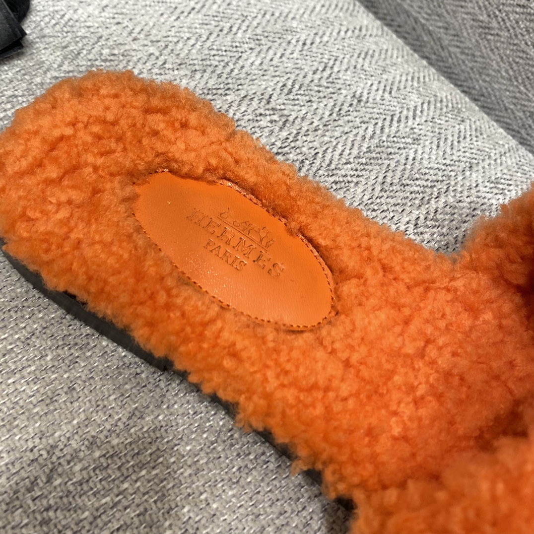 H**mes sandals