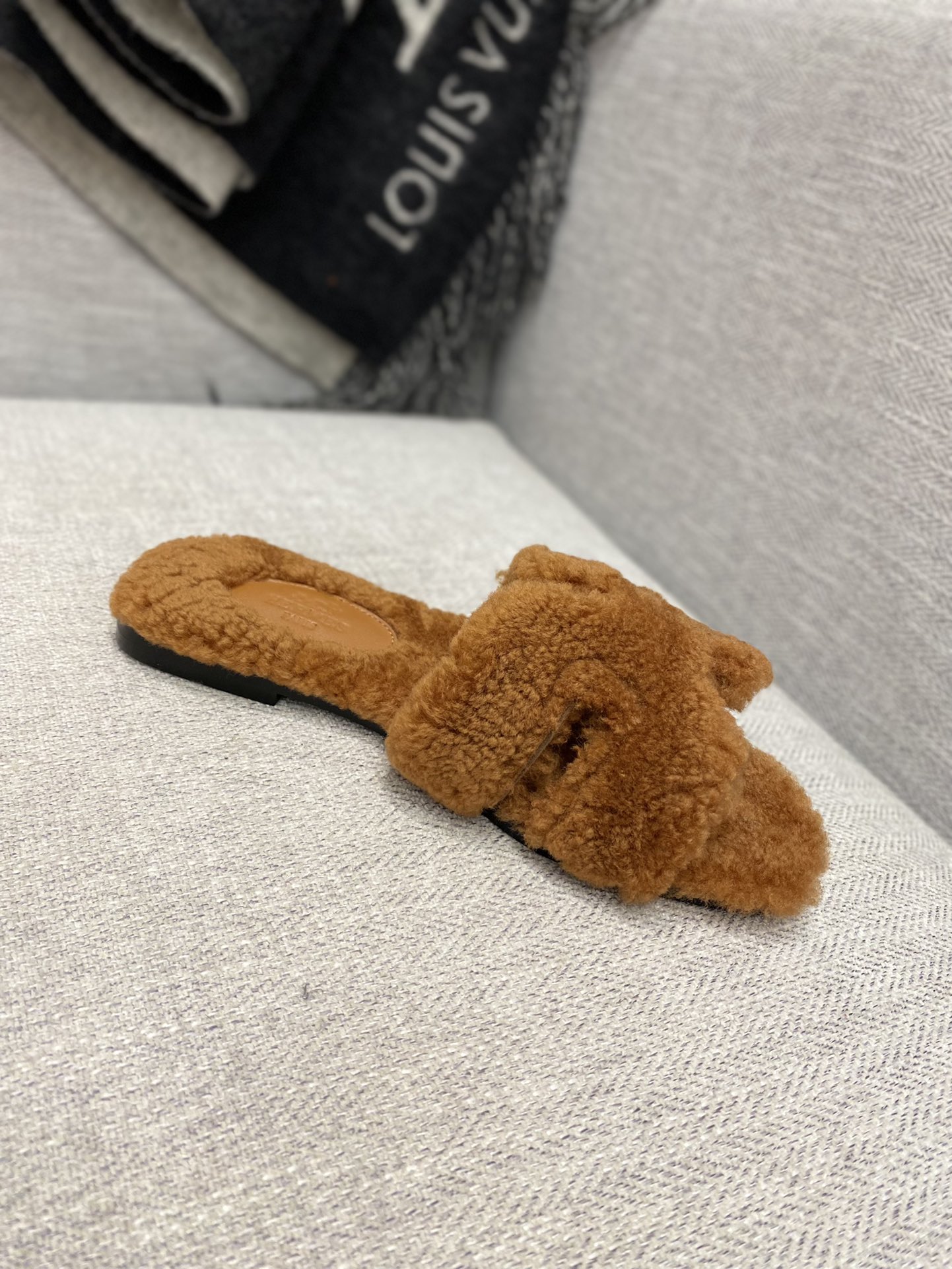 H**mes sandals