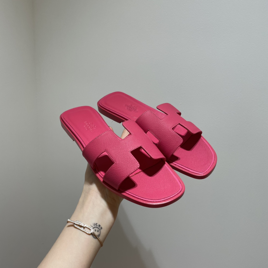 H**mes slippers