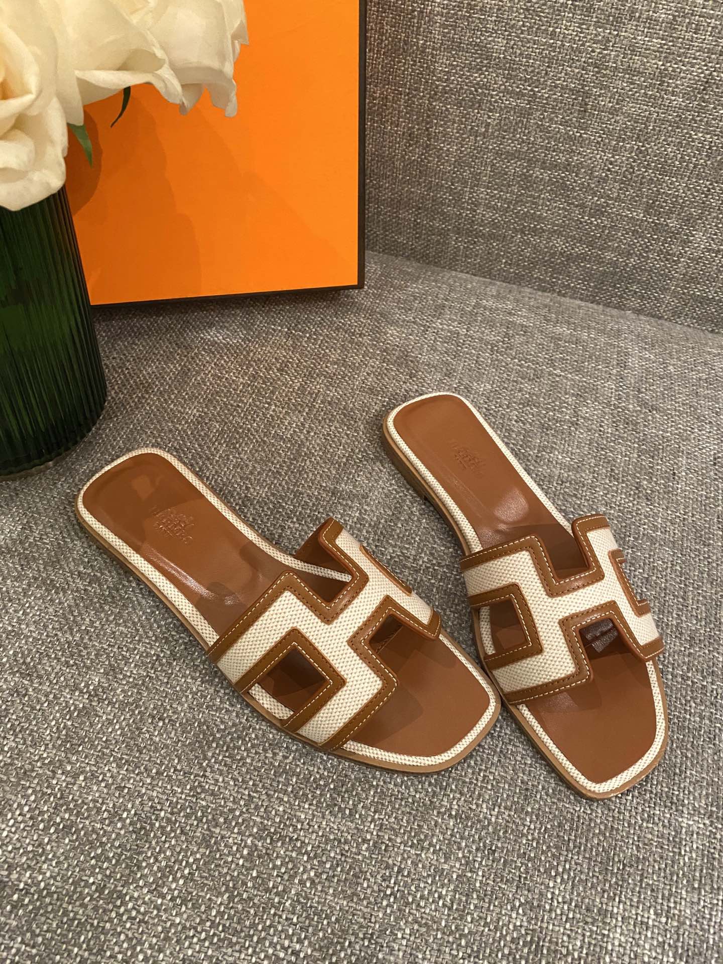 H**mes slippers