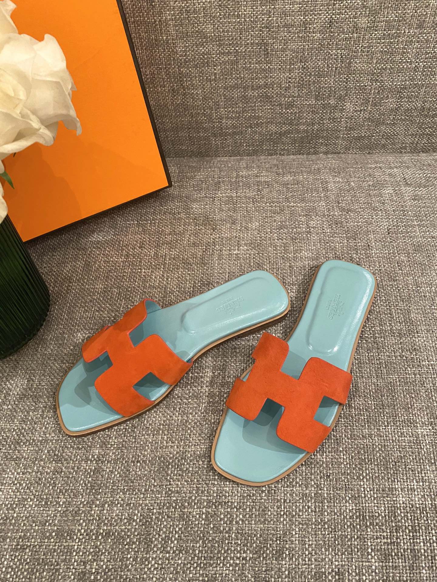 H**mes slippers
