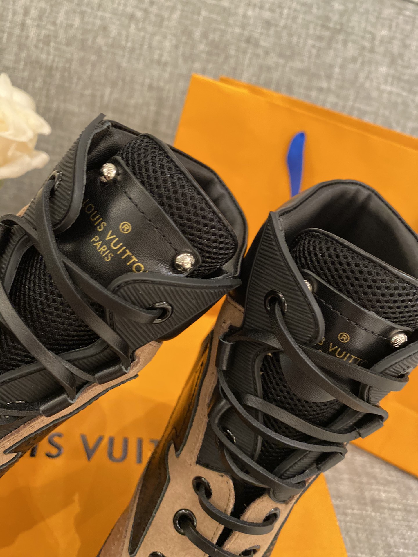 l0*is V*t0n boots