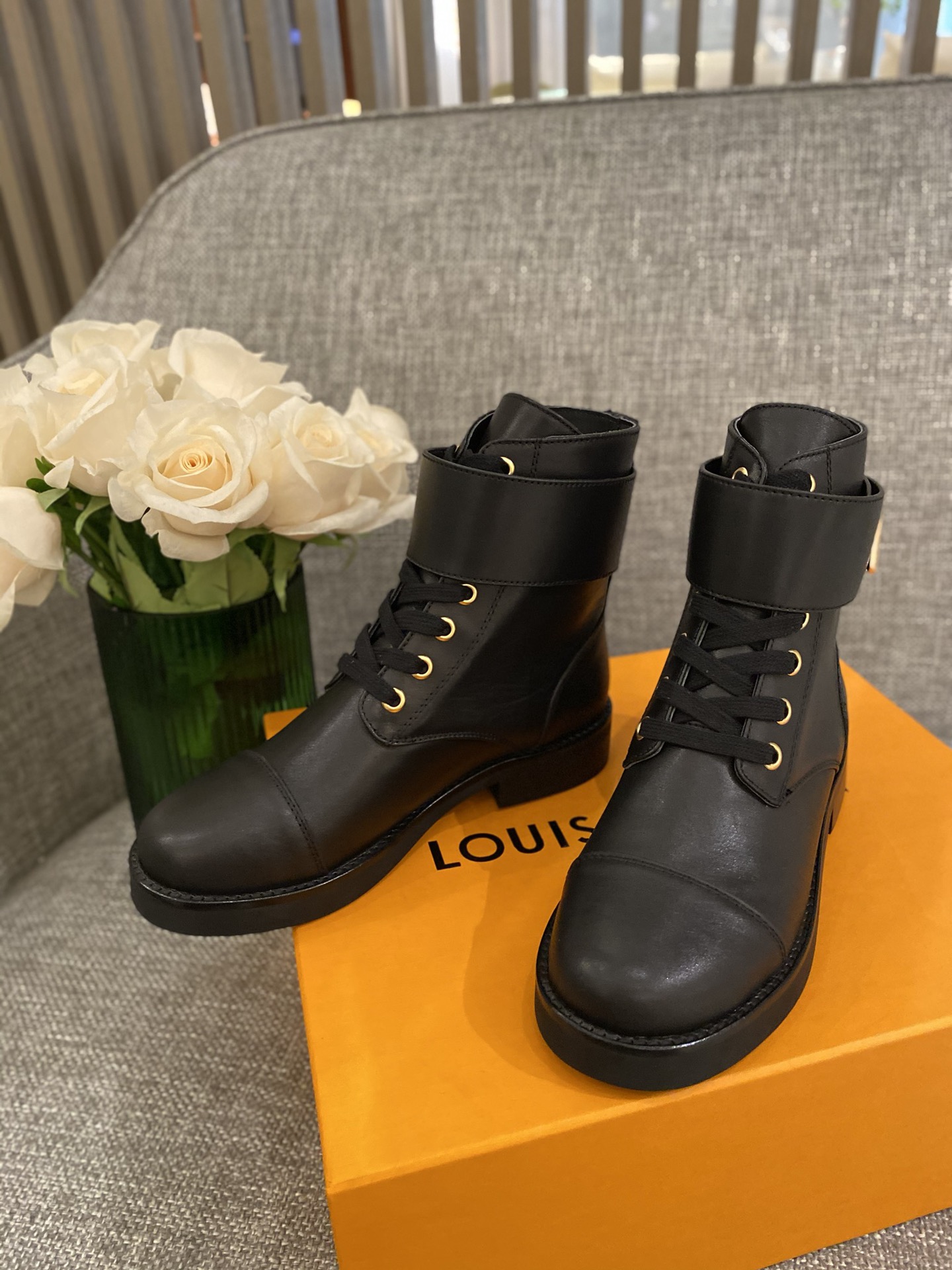 l0*is V*t0n boots