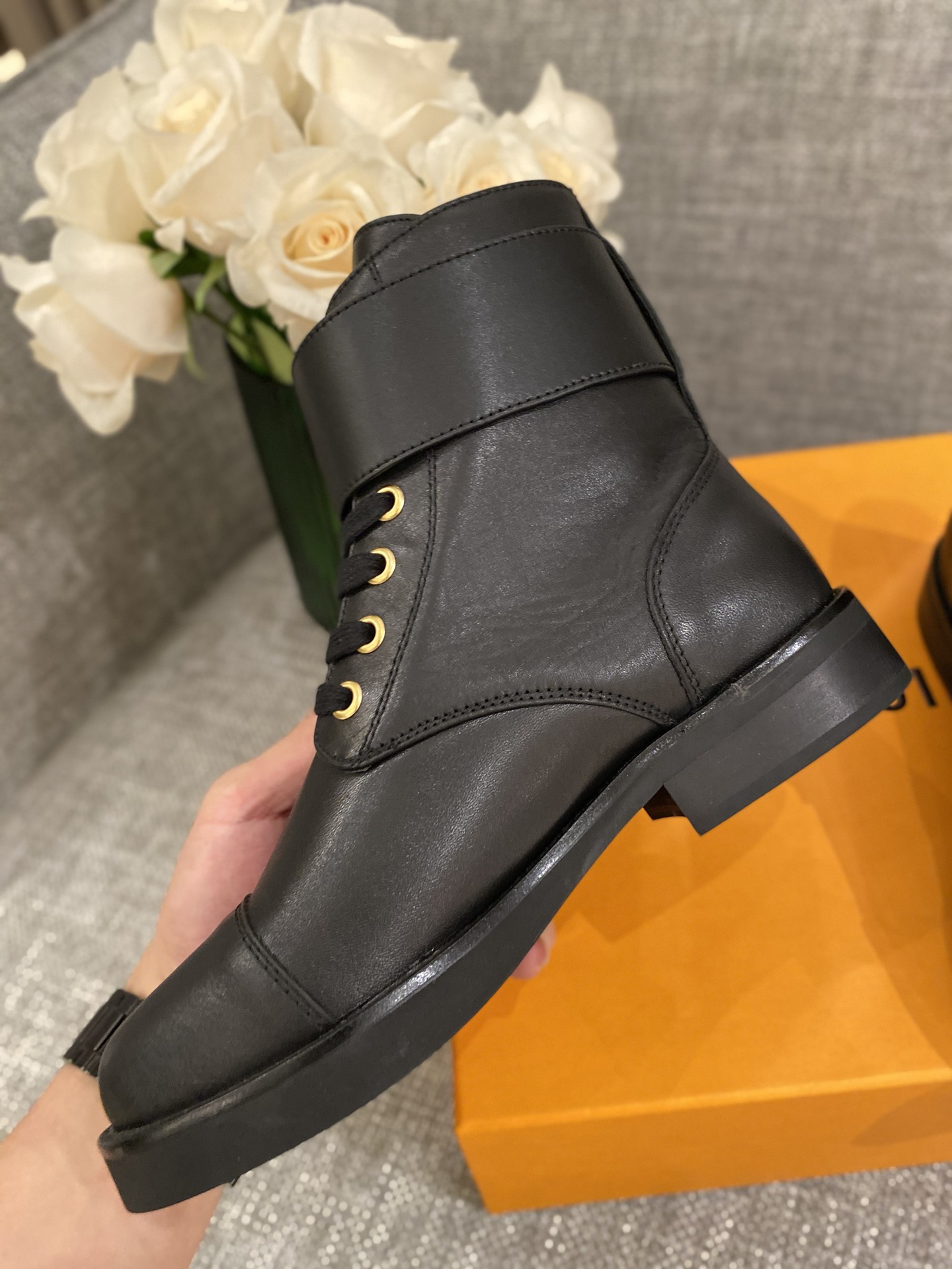 l0*is V*t0n boots