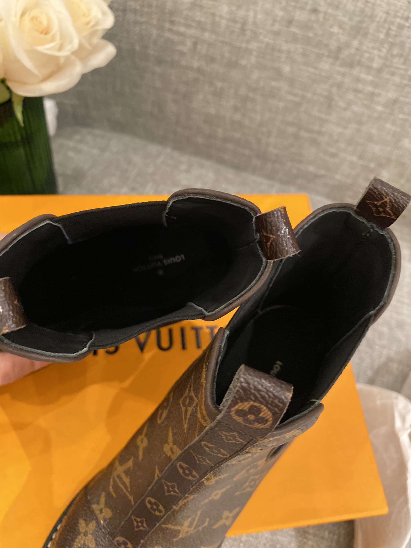 l0*is V*t0n boots