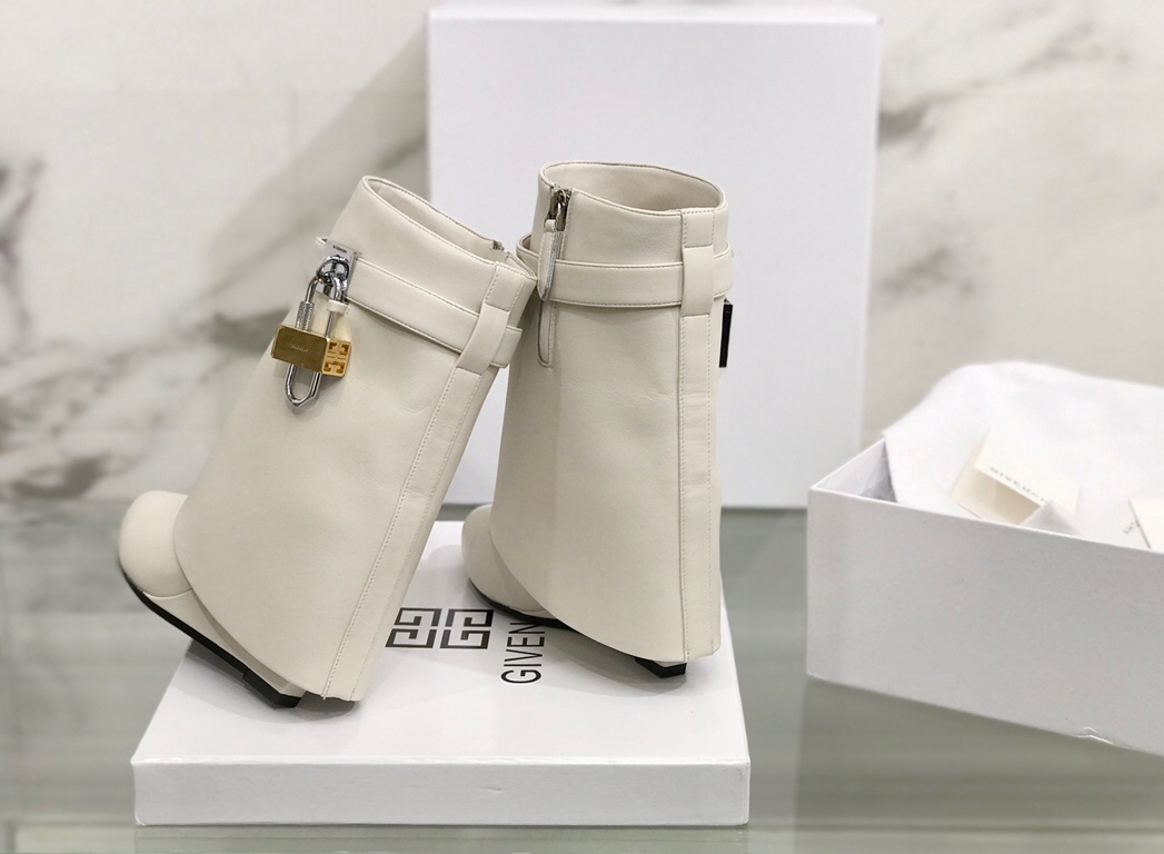 G1uenchy boots(eu35-42)
