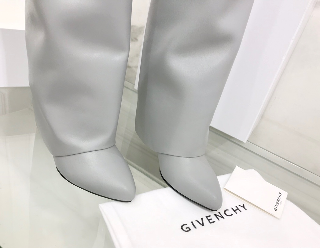 G1uenchy boots(eu35-42)