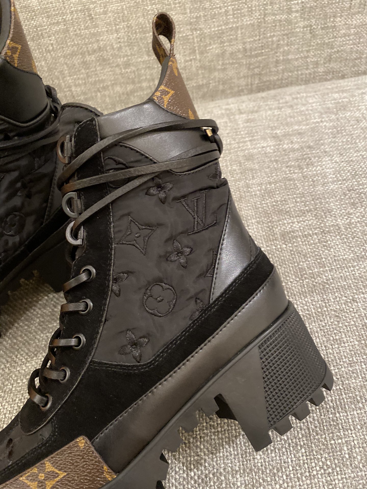 l0*is V*t0n boots