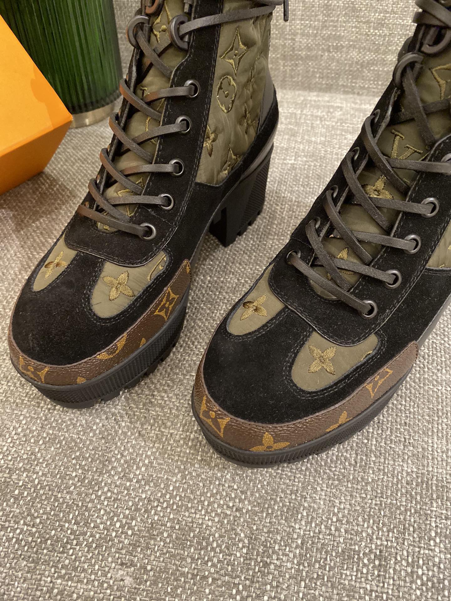 l0*is V*t0n boots